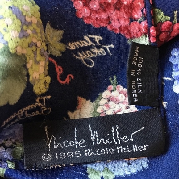 Vintage 1995 Nicole Miller Large Silk Scarf Grapes & Their Uses Wine Jelly Table - Picture 6 of 6